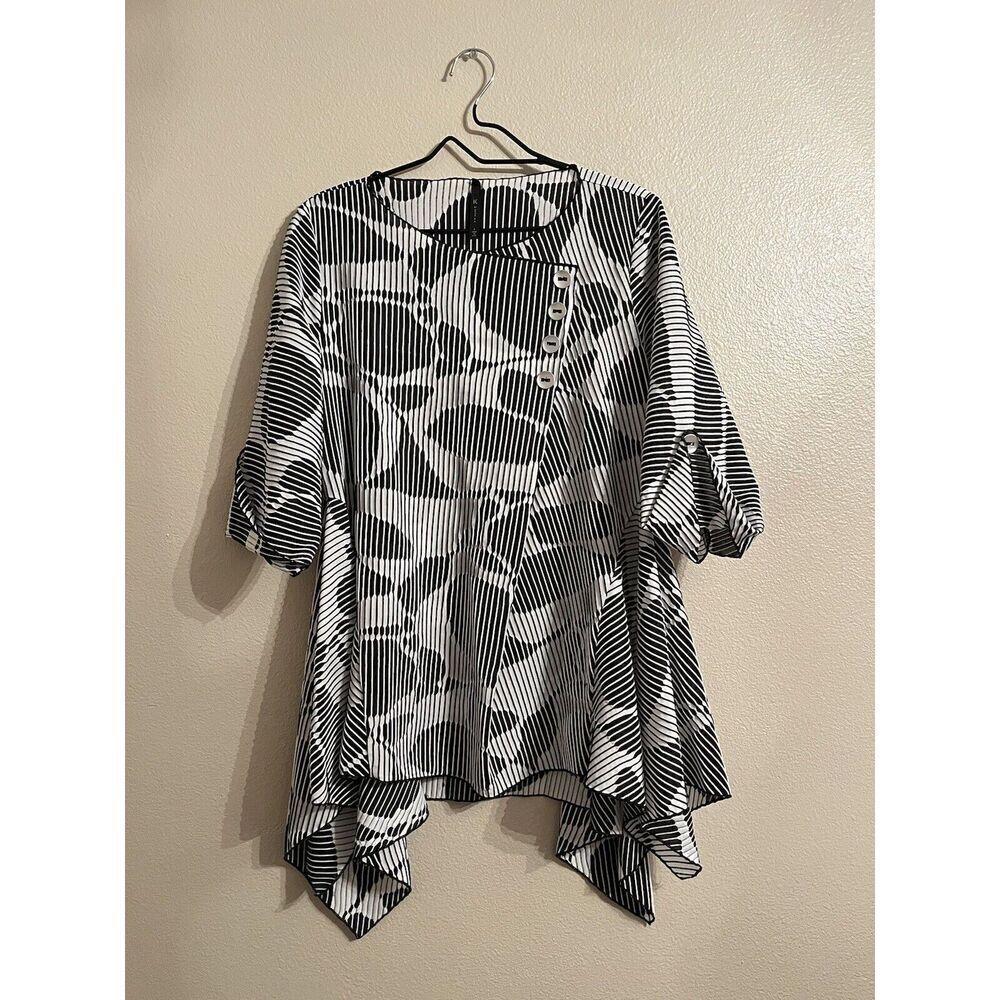 IC by Connie K Large Tunic Pullover Knit Top Artsy Lagenlook Black White